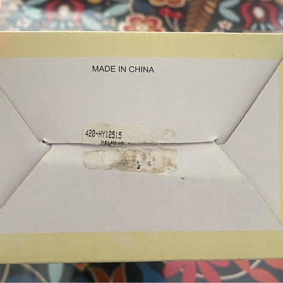 Porcelain doll vintage but new in box - Picture 4 of 7